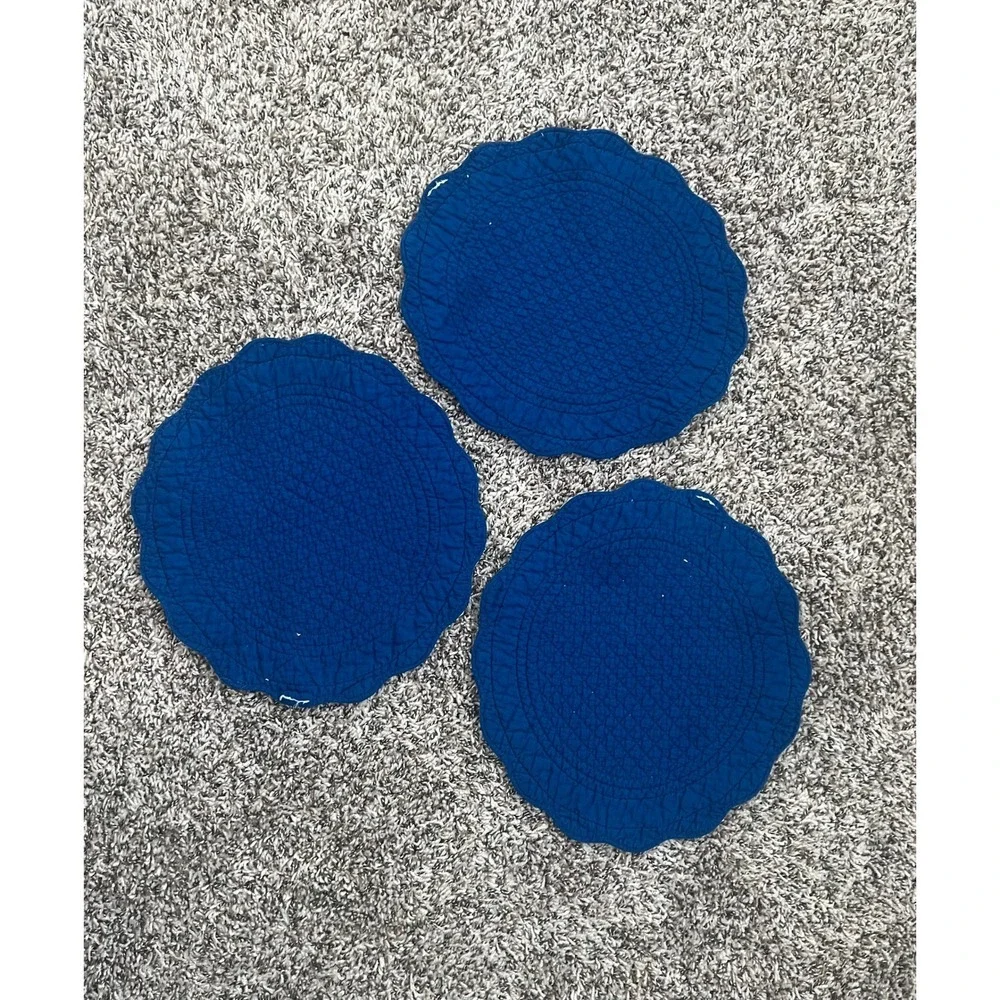 Floral Quilted Round Placemats Set of 3 Reversible Scalloped Blue (0923)